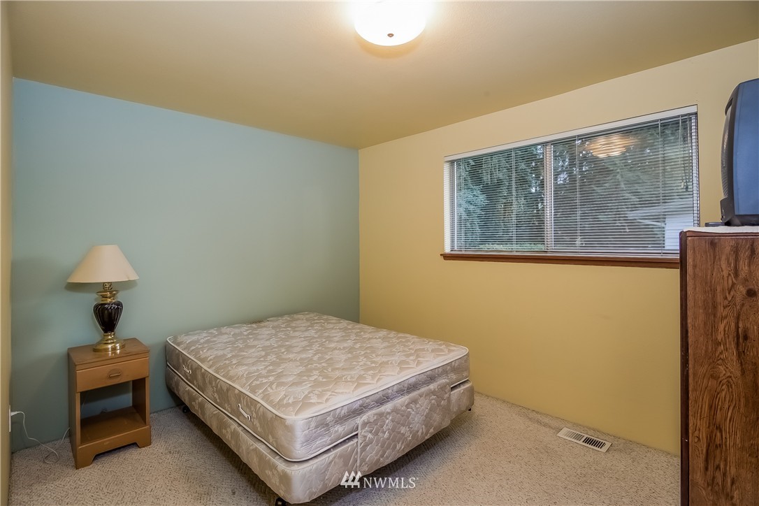 19617 Bartlett Road Bothell, WA 98012 - Photo 17 of 25