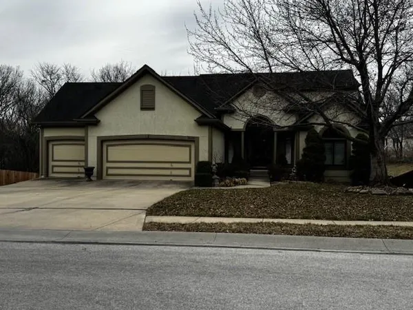 $530,000 | 1636 Southwest Summit Valley Lane, Lee's Summit, MO 64081