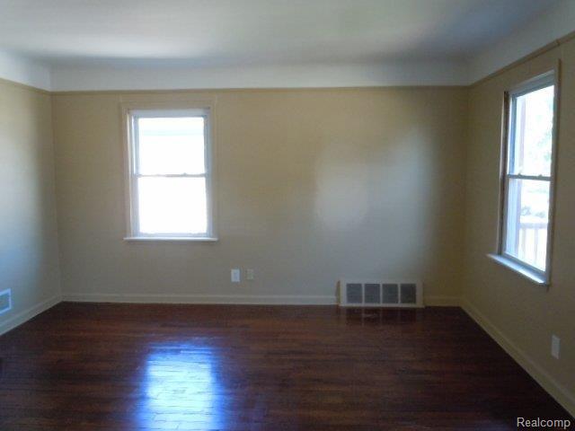 1239 Princeton Road Berkley, MI 48072 - Photo 21 of 25 264-009714 Living Room.JPG