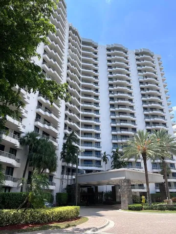 $2,750 | 3300 Northeast 191st Street, Unit 205, Aventura, FL 33180