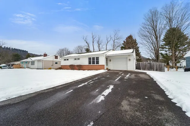 $223,900 | 10 Stever Drive, Binghamton, NY 13901