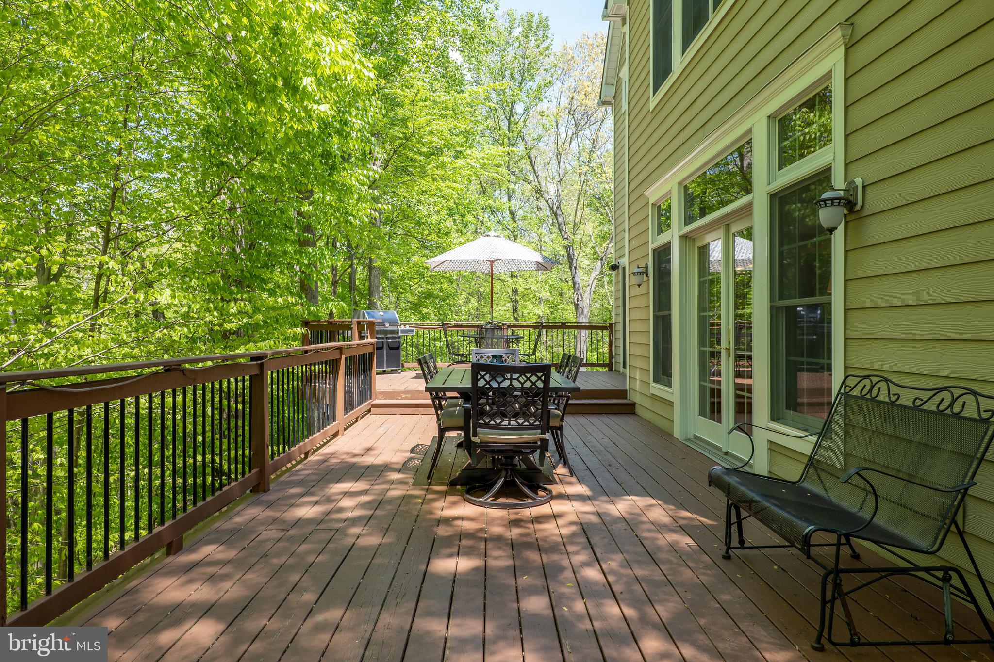 1500 Magers Landing Road Monkton, MD 21111 - Photo 30 of 37 Large deck with black balusters