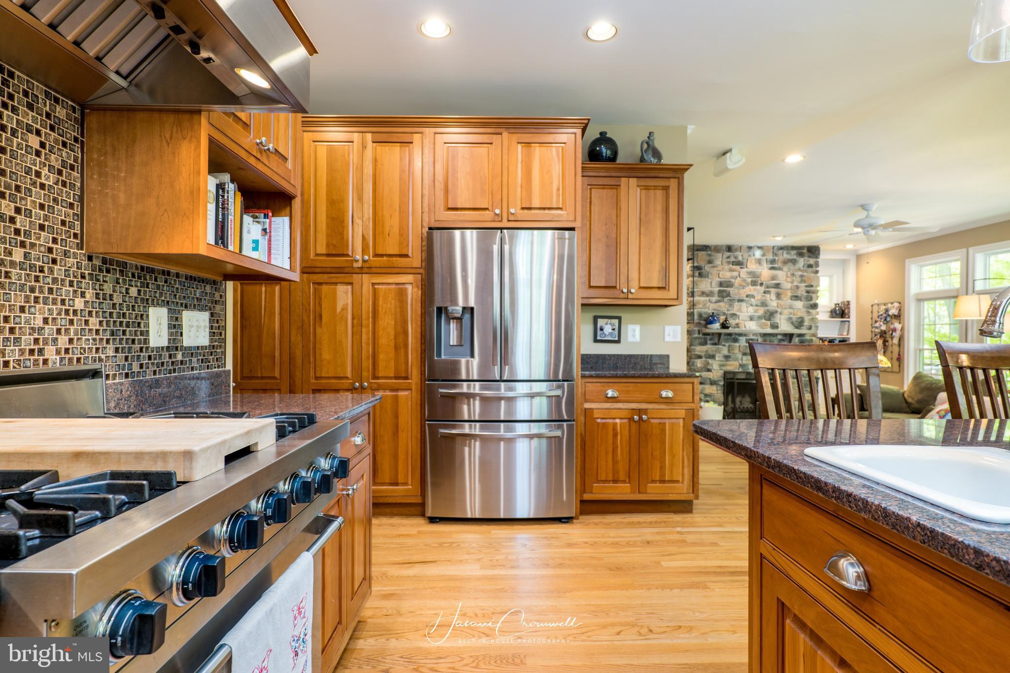 1500 Magers Landing Road Monkton, MD 21111 - Photo 8 of 37 Viking stove, new SS refrig, island prep sink