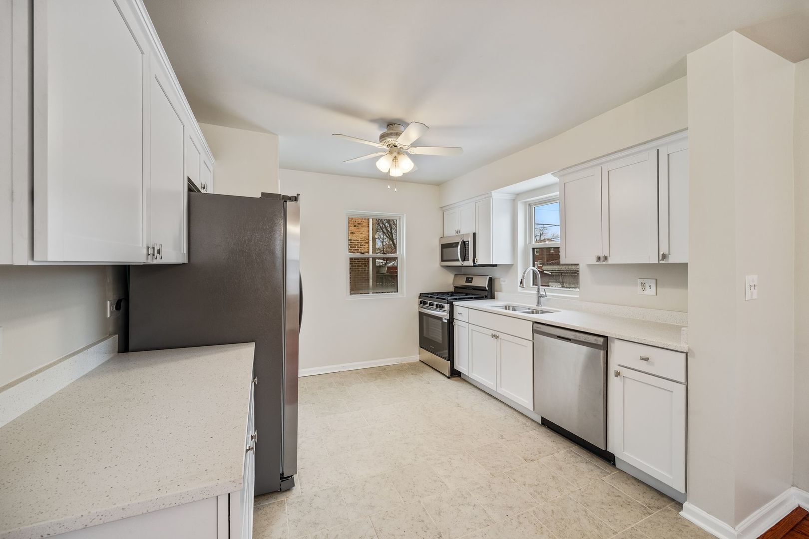 406 West 99th Place Chicago, IL 60628 - Photo 4 of 15