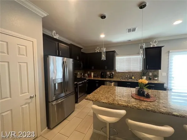 $2,595 | 8333 Spanish Creek Court, Las Vegas, NV 89113