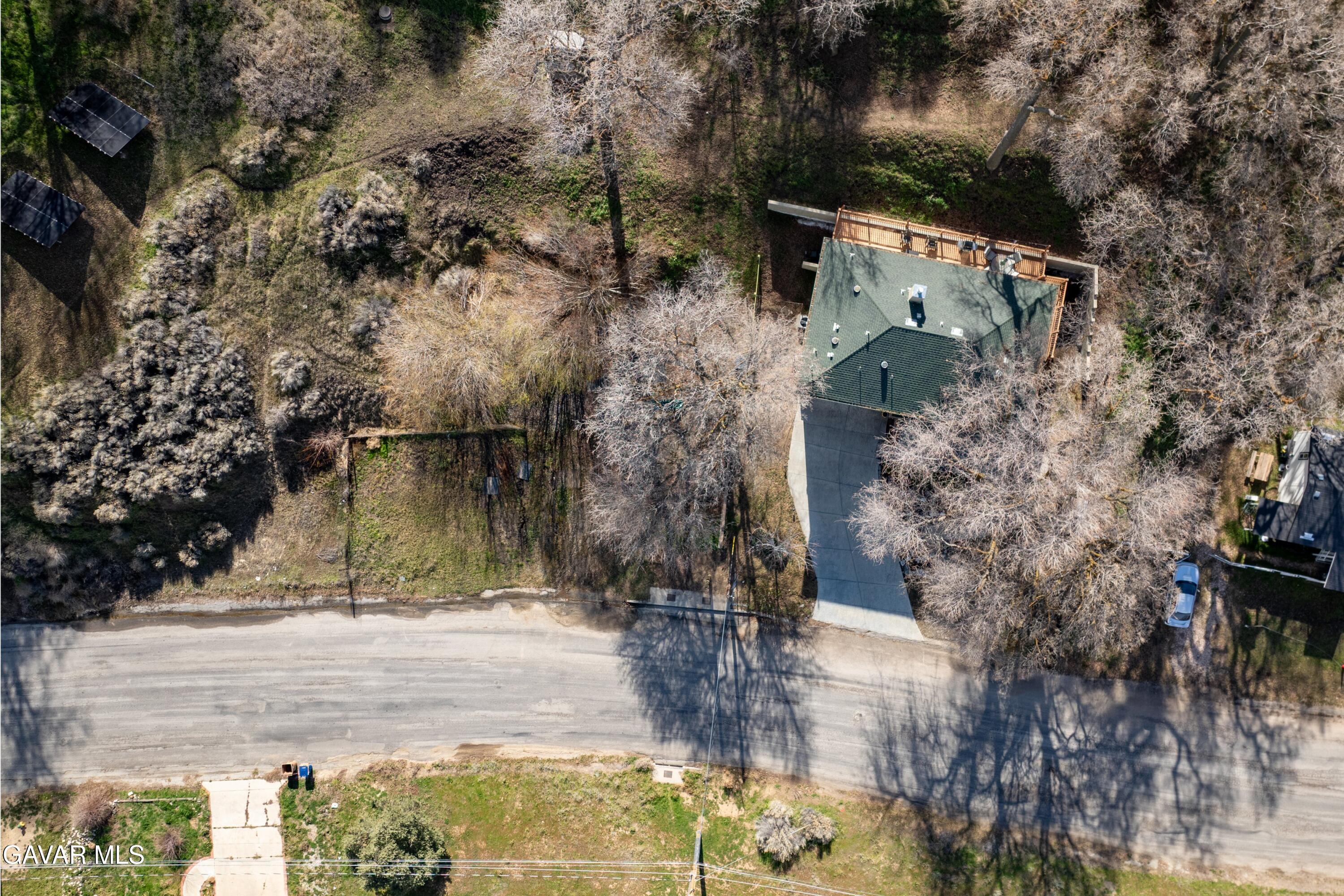 20000 Brite Valley Road Tehachapi, CA 93561 - Photo 5 of 32 a backyard of a house with large trees