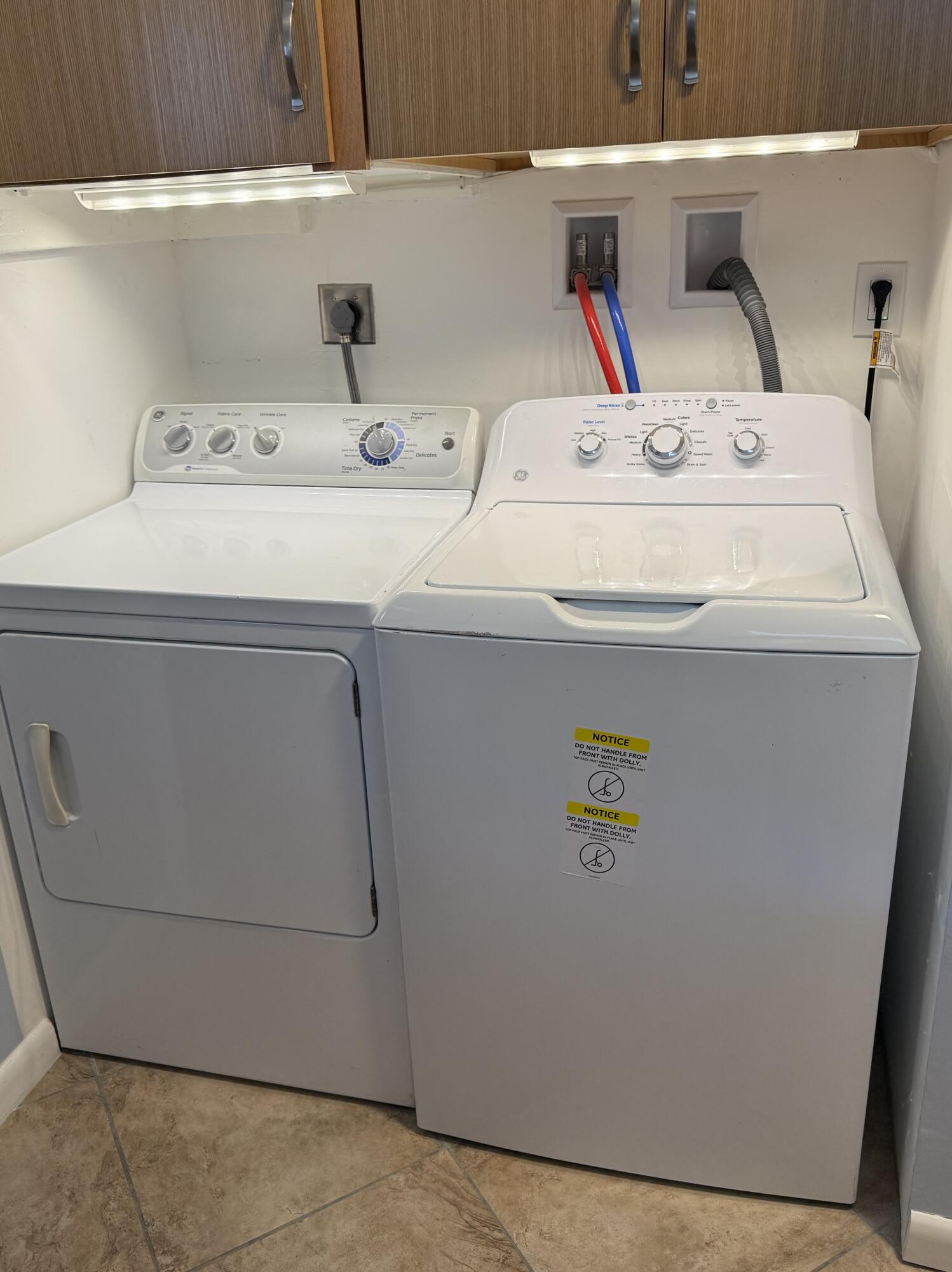 435 Collins Street Key Largo, FL 33037 - Photo 7 of 7 a utility room with dryer and washer