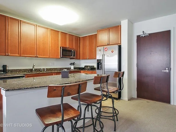 807 Davis Street, Unit 903 Evanston, IL 60201 - Photo 3 of 16