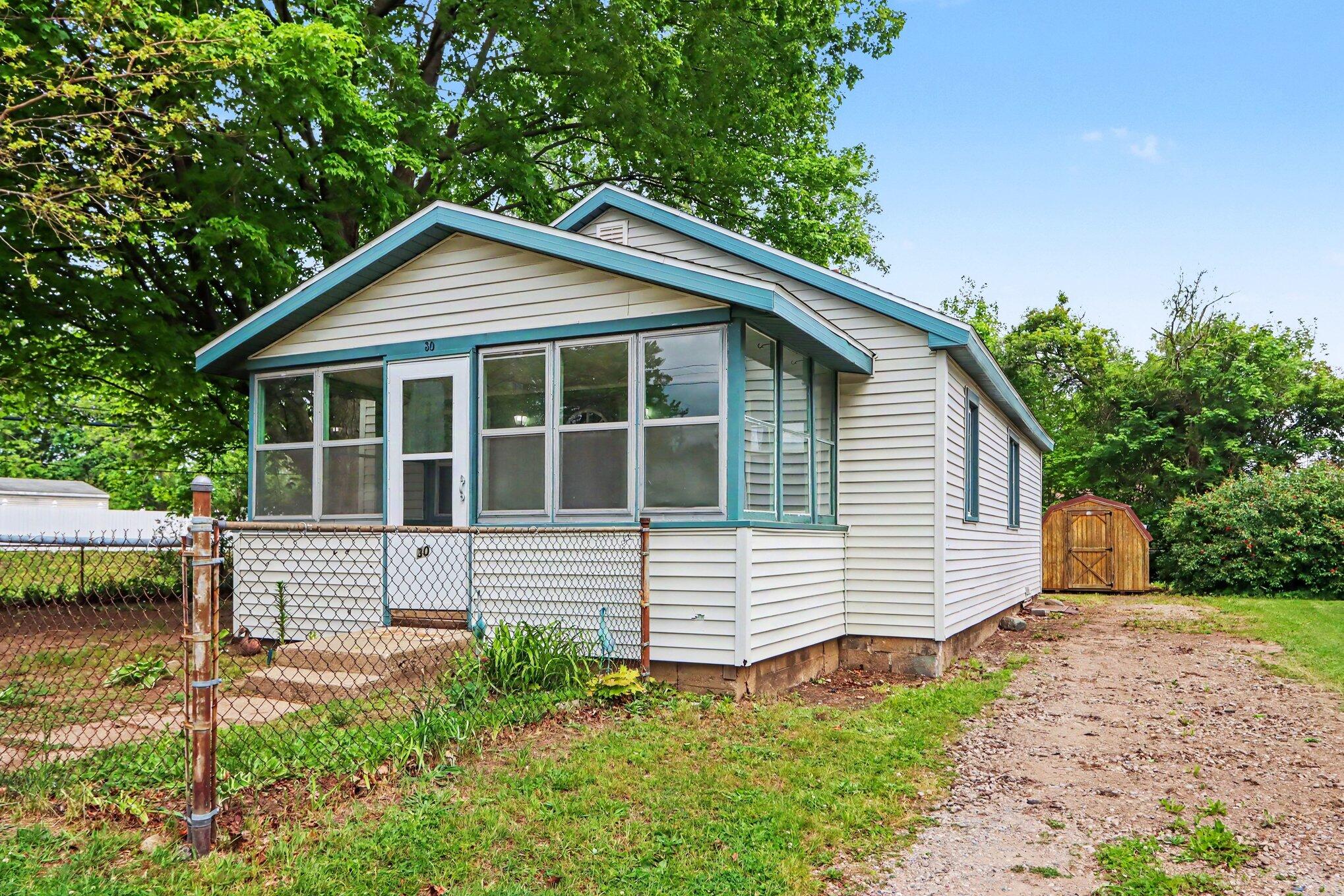 30 Ave B Springfield, MI 49037 - Photo 2 of 15 002_file_4206