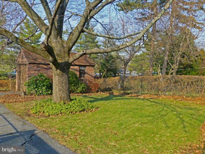20 Woodland Road Wyomissing, PA 19610 - Photo 3 of 16 Exterior Back