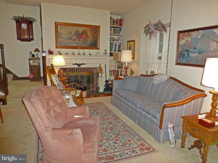 20 Woodland Road Wyomissing, PA 19610 - Photo 6 of 16 Living Room