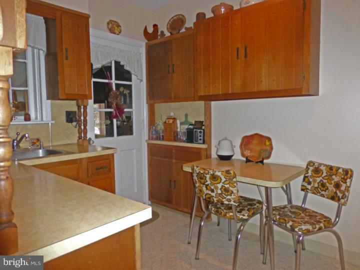 20 Woodland Road Wyomissing, PA 19610 - Photo 9 of 16 Kitchen