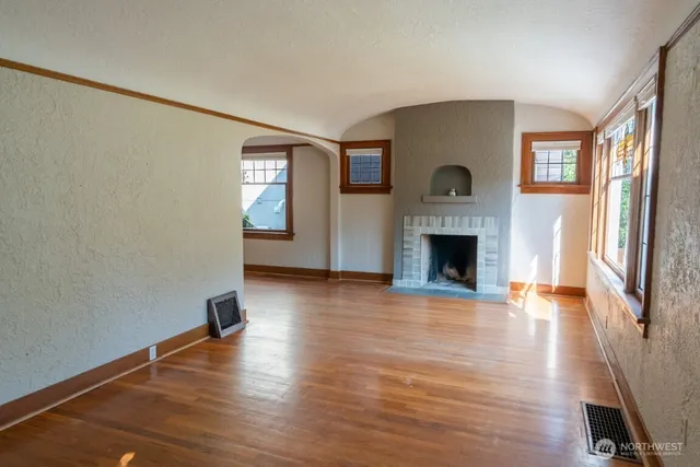 $4,000 | 5008 South Angeline Street, Seattle, WA 98118