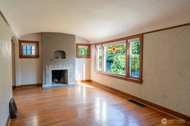 $4,000 | 5008 South Angeline Street, Seattle, WA 98118