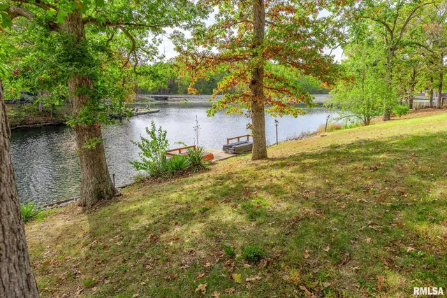 $222,500 | 16872 Circle Drive, Carlinville, IL 62626