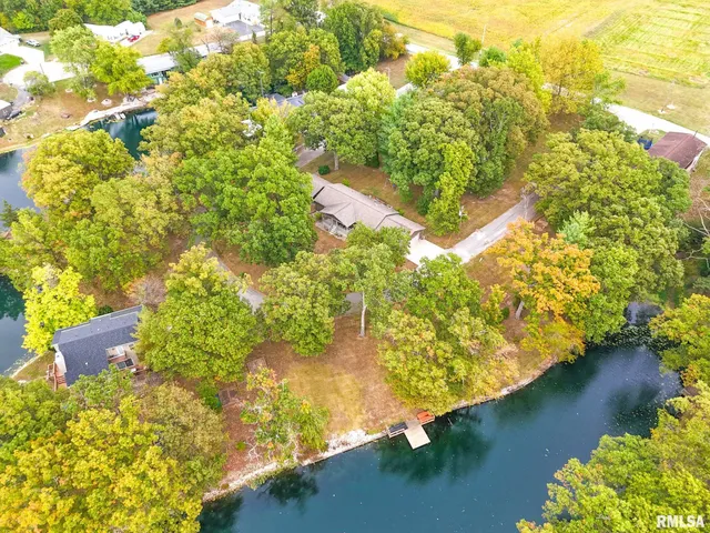 $222,500 | 16872 Circle Drive, Carlinville, IL 62626