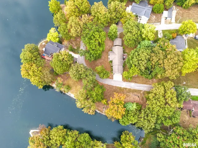 $222,500 | 16872 Circle Drive, Carlinville, IL 62626