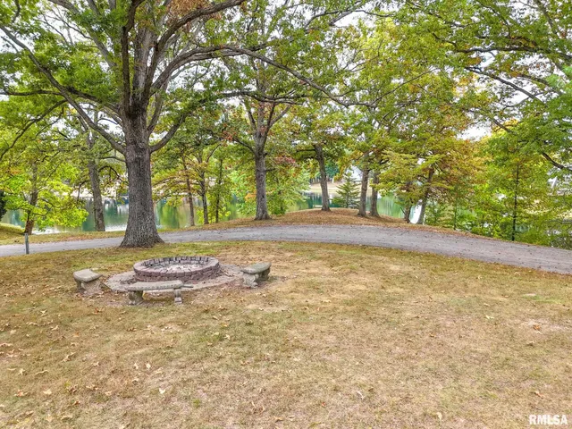 $222,500 | 16872 Circle Drive, Carlinville, IL 62626