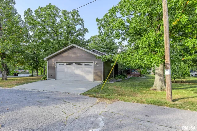 $222,500 | 16872 Circle Drive, Carlinville, IL 62626