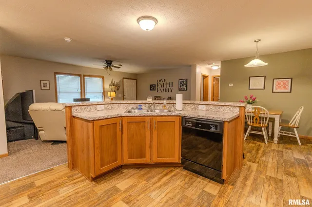 $222,500 | 16872 Circle Drive, Carlinville, IL 62626