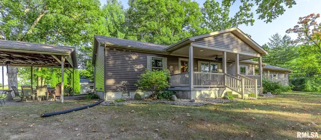 $222,500 | 16872 Circle Drive, Carlinville, IL 62626