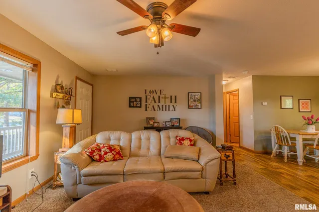 $222,500 | 16872 Circle Drive, Carlinville, IL 62626