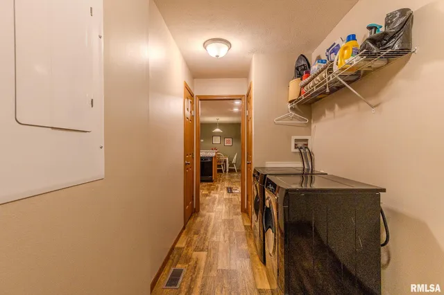 $222,500 | 16872 Circle Drive, Carlinville, IL 62626