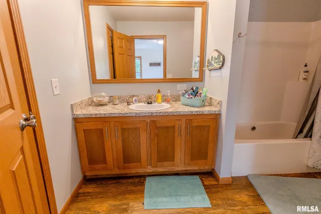 $222,500 | 16872 Circle Drive, Carlinville, IL 62626