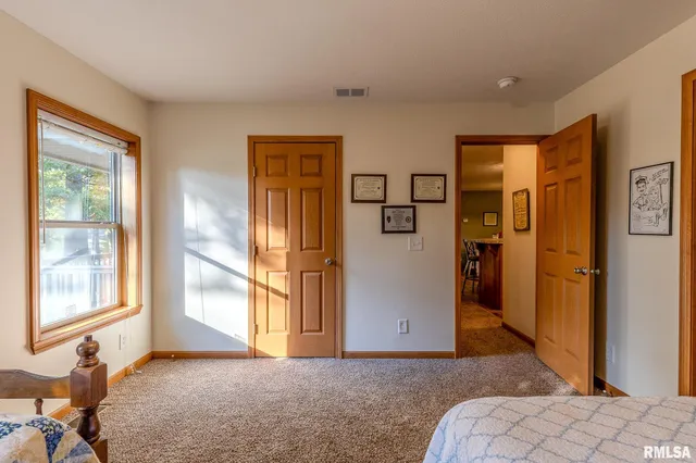 $222,500 | 16872 Circle Drive, Carlinville, IL 62626