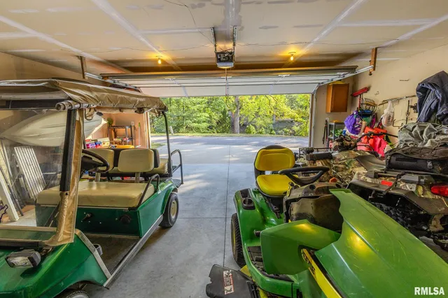 $222,500 | 16872 Circle Drive, Carlinville, IL 62626