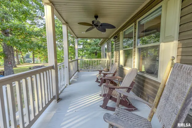 $222,500 | 16872 Circle Drive, Carlinville, IL 62626