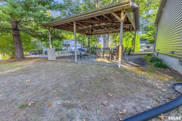 $222,500 | 16872 Circle Drive, Carlinville, IL 62626