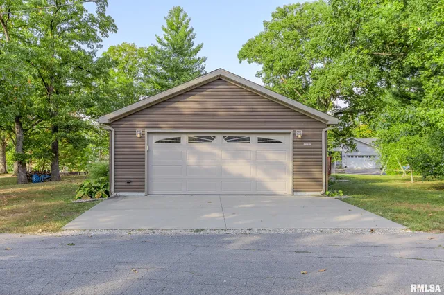 $222,500 | 16872 Circle Drive, Carlinville, IL 62626