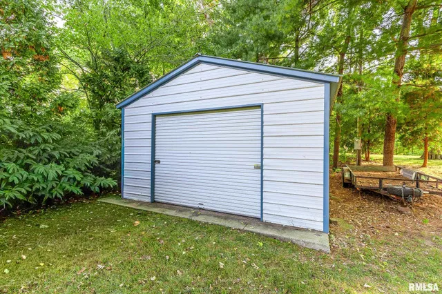 $222,500 | 16872 Circle Drive, Carlinville, IL 62626