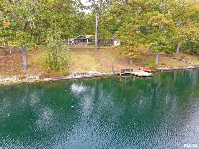 $222,500 | 16872 Circle Drive, Carlinville, IL 62626