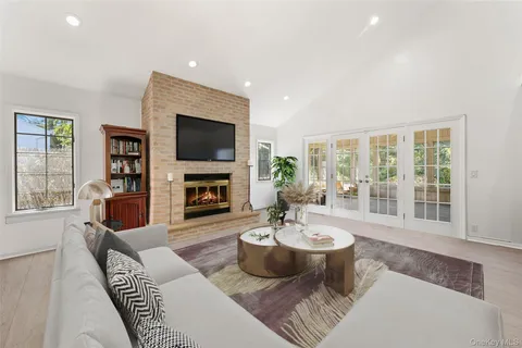 $625,000 | 14 Earlwood Drive, Poughkeepsie, NY 12603