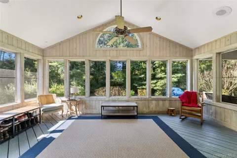 $625,000 | 14 Earlwood Drive, Poughkeepsie, NY 12603