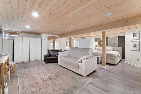 $625,000 | 14 Earlwood Drive, Poughkeepsie, NY 12603