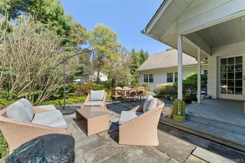 $625,000 | 14 Earlwood Drive, Poughkeepsie, NY 12603