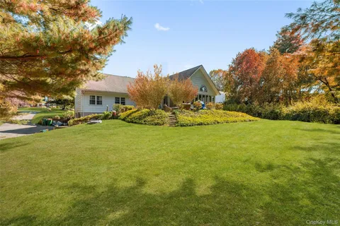 $625,000 | 14 Earlwood Drive, Poughkeepsie, NY 12603