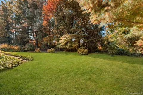 $625,000 | 14 Earlwood Drive, Poughkeepsie, NY 12603