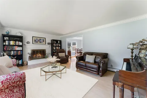 $625,000 | 14 Earlwood Drive, Poughkeepsie, NY 12603