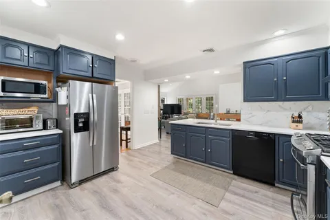 $625,000 | 14 Earlwood Drive, Poughkeepsie, NY 12603