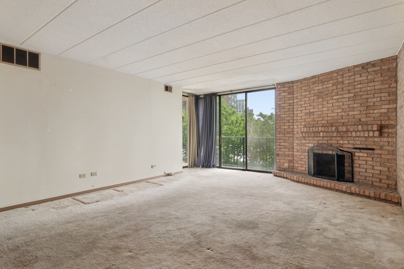 651 West Sheridan Road, Unit 6D Chicago, IL 60613 - Photo 3 of 19