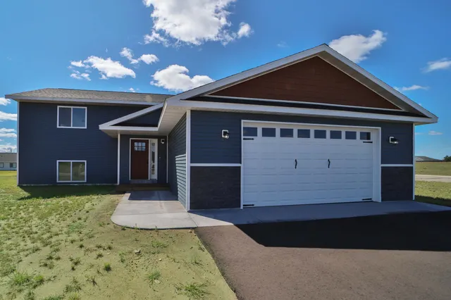 $399,900 | 402 Norway Court, Staples, MN 56479