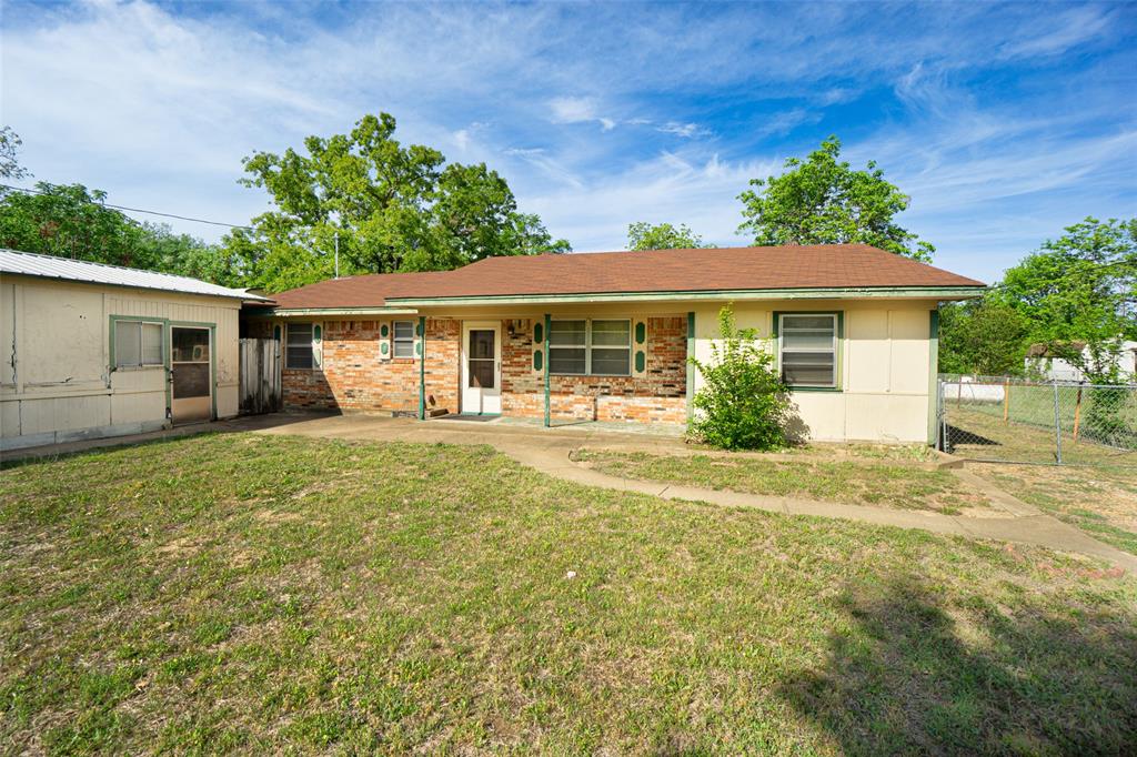 22330 State Highway 64 Canton, TX 75103 - Photo 1 of 33 front view of a house with a yard