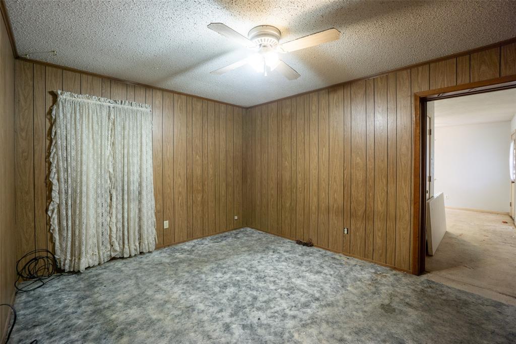 22330 State Highway 64 Canton, TX 75103 - Photo 14 of 33 an empty room with a ceiling fan and a window