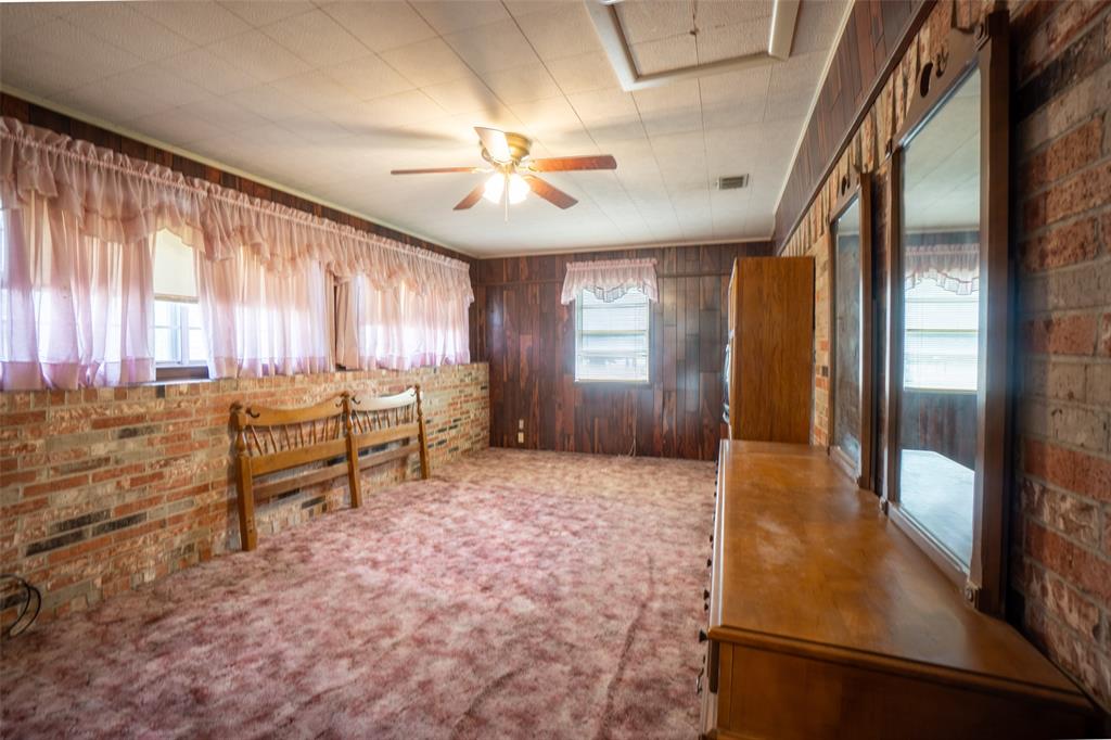 22330 State Highway 64 Canton, TX 75103 - Photo 10 of 33 an empty room with windows and ceiling fan