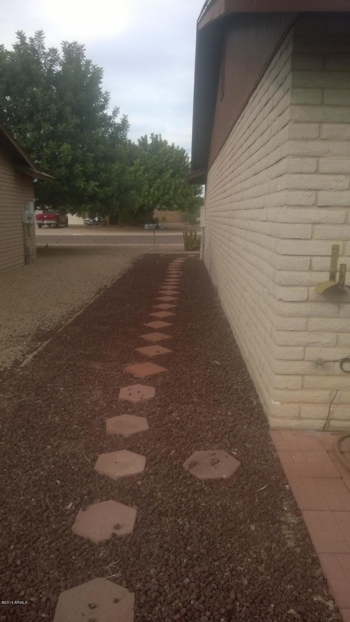 9515 West Mountain View Road, Unit A Peoria, AZ 85345 - Photo 11 of 21 Side Walkway