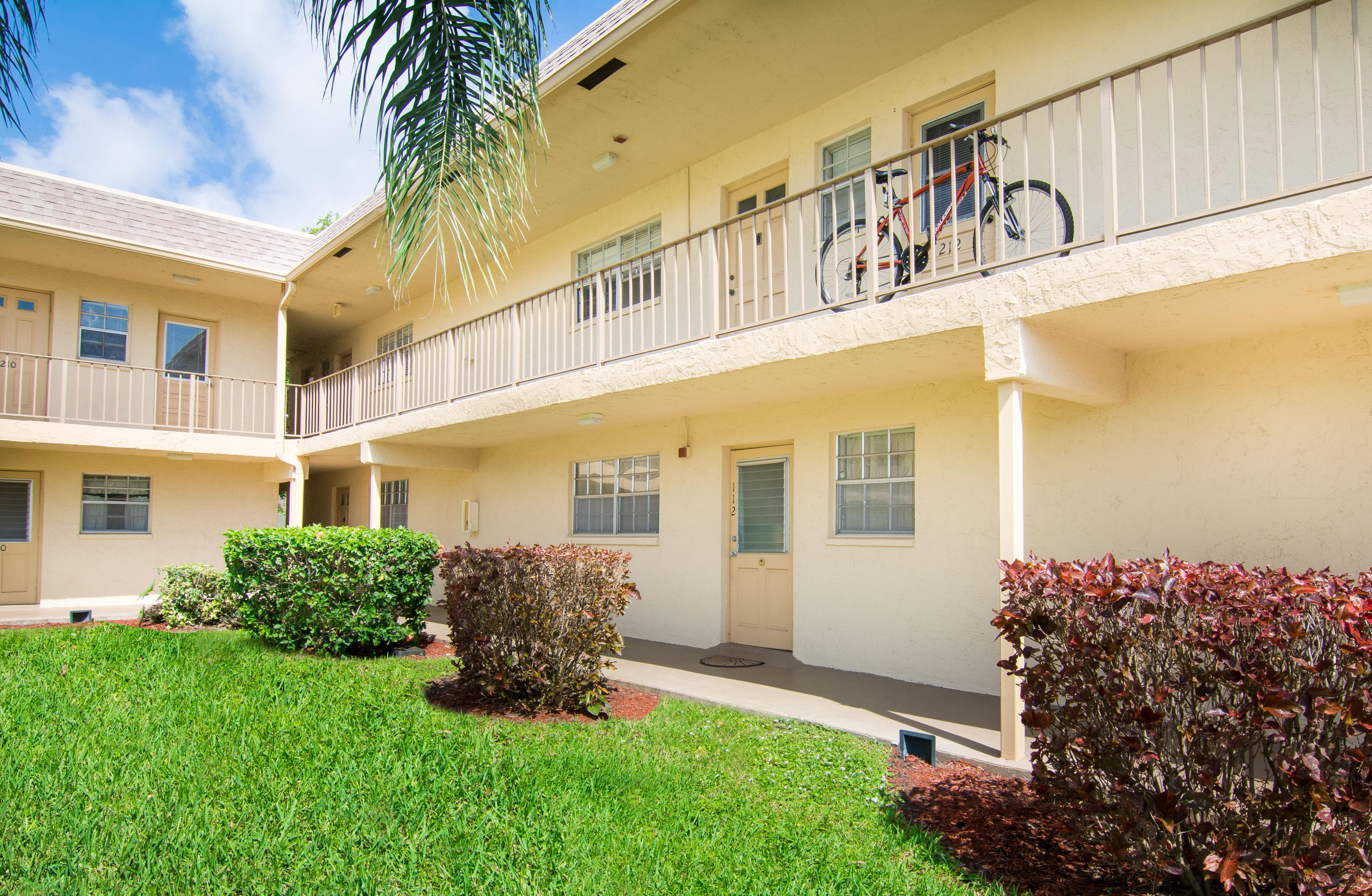 1600 Dover Road, Unit 112B Delray Beach, FL 33445 - Photo 16 of 23 Front Entrance